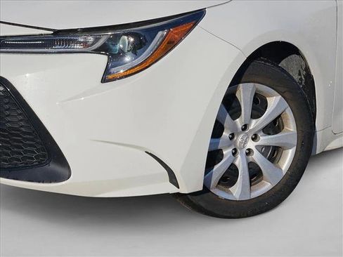 Used 2021 Toyota Corolla LE image 4