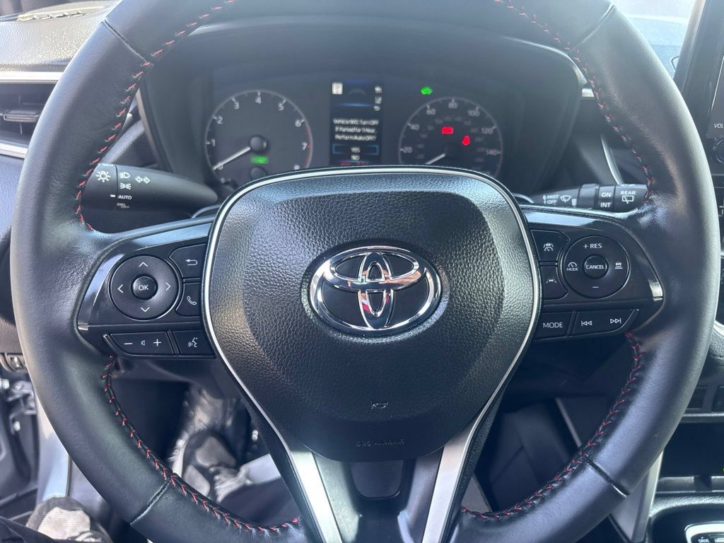 Used 2024 Toyota Corolla Cross AWD Hybrid w/ Moonroof Package image 18