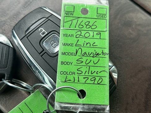 Used 2019 Lincoln Navigator Reserve image 42