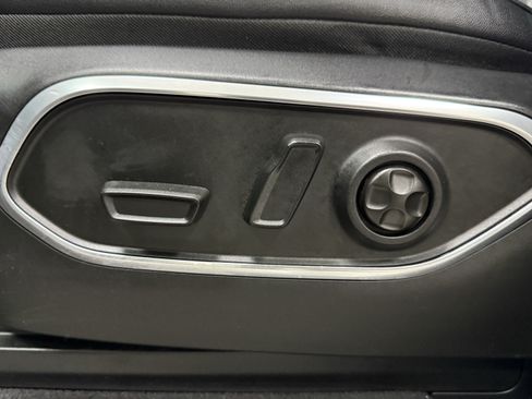 Used 2024 Jeep Wagoneer L Series II w/ Flexible Seating Group RWD image 27