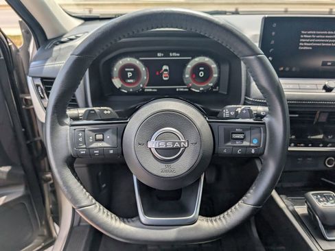 Used 2024 Nissan Rogue SL AWD/4WD image 13
