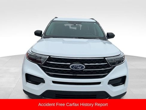 Used 2021 Ford Explorer XLT image 2