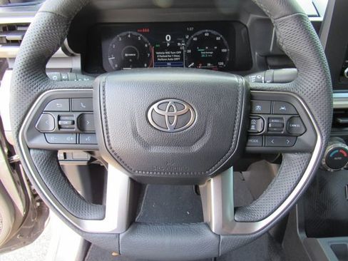 Used 2025 Toyota Tacoma TRD Sport image 29