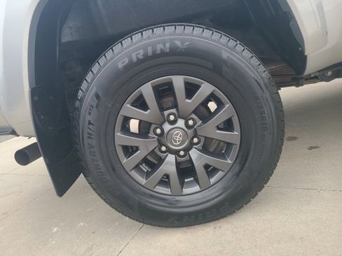 Used 2022 Toyota Tacoma SR5 image 11