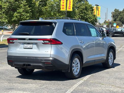 Used 2024 Toyota Grand Highlander AWD image 3