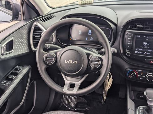 Used 2023 Kia Soul LX w/ LX Technology Package image 13