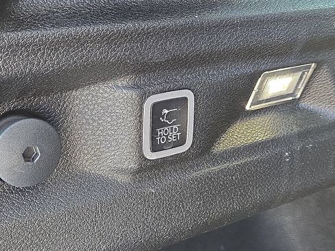 Used 2023 Jeep Grand Cherokee L Limited AWD/4WD image 15