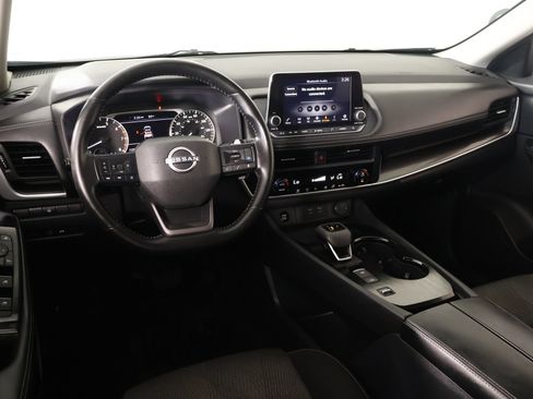 Used 2025 Nissan Rogue SV FWD image 2