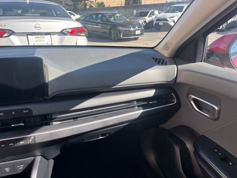 Used 2025 Kia K4 LXS image 35