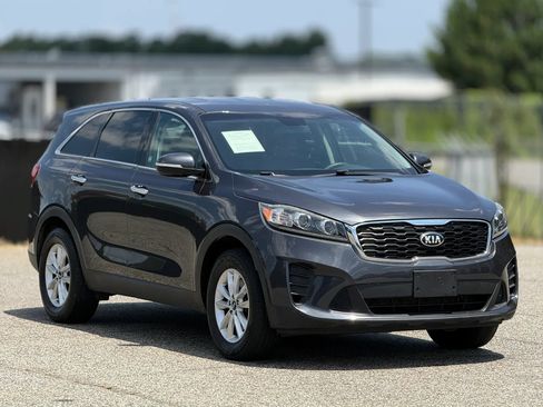 Used 2019 Kia Sorento FWD image 1