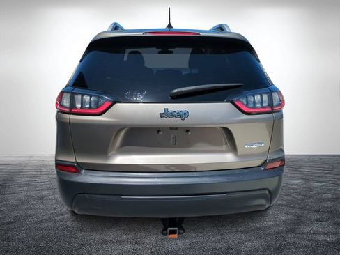 Used 2019 Jeep Cherokee Latitude w/ Popular Appearance Group FWD image 4