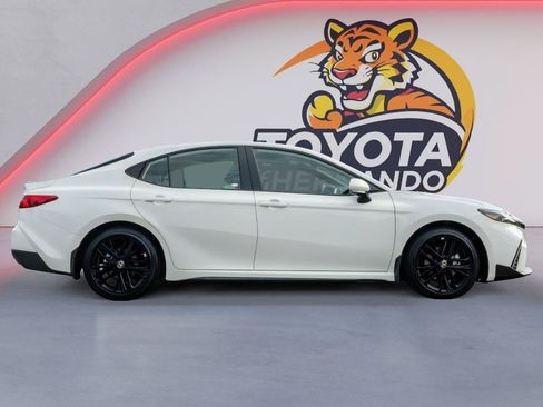 Used 2026 Toyota Camry SE w/ Convenience Package FWD image 4