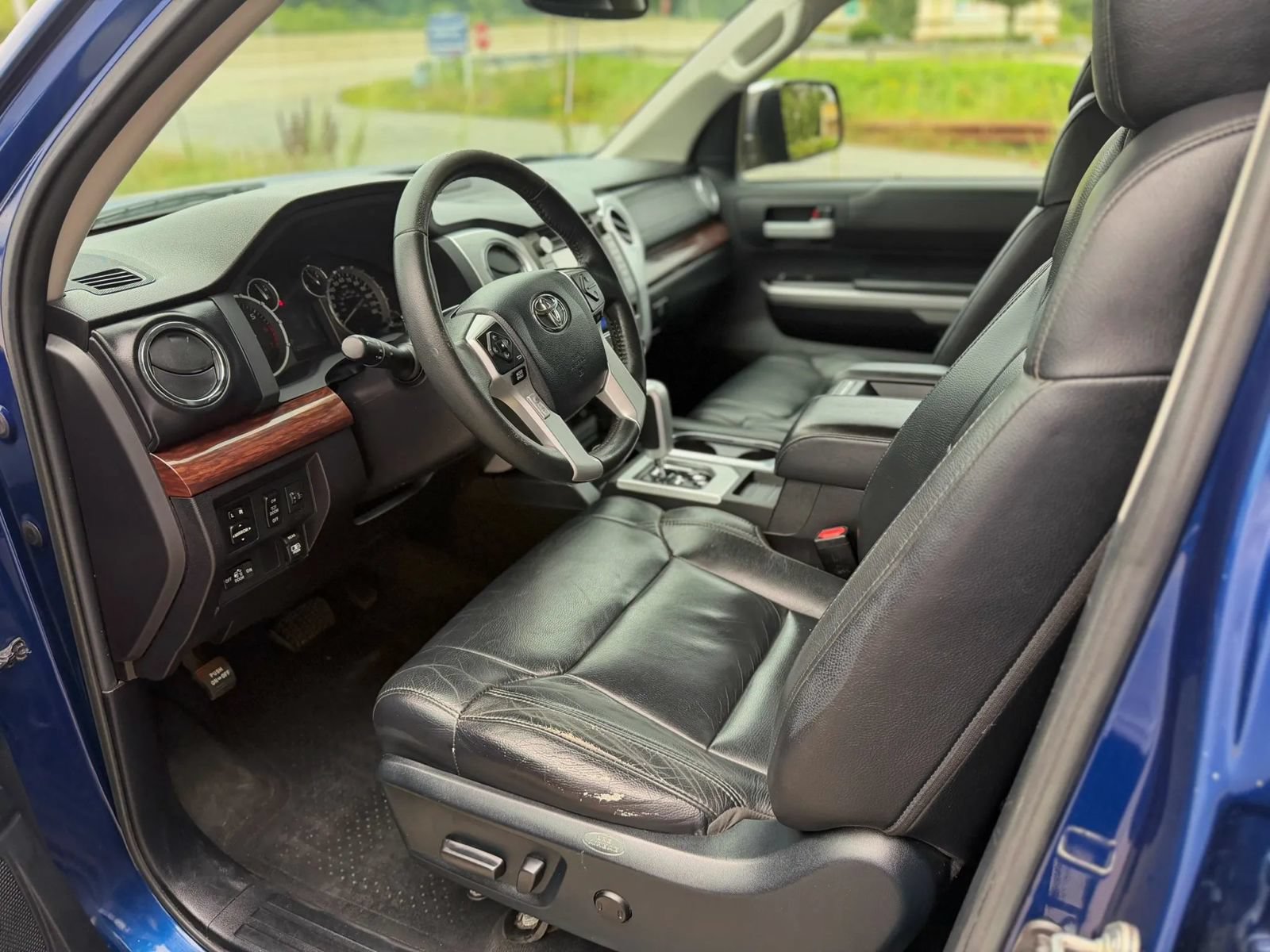 Used 2015 Toyota Tundra Limited w/ Limited Premium Package AWD/4WD image 25