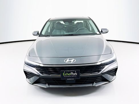Used 2025 Hyundai Elantra Limited image 2