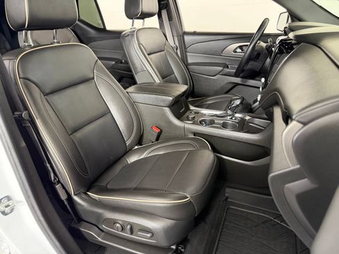 Used 2023 Chevrolet Traverse Premier AWD/4WD image 39