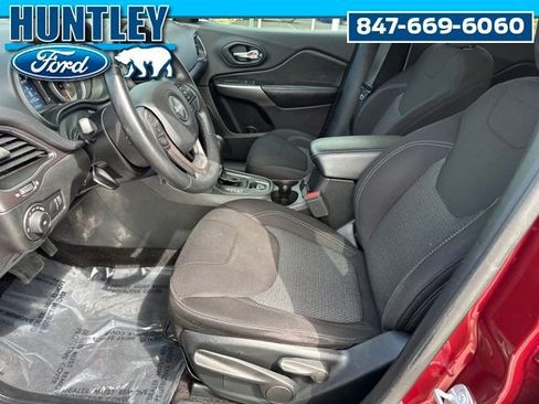 Used 2019 Jeep Cherokee Latitude w/ Cold Weather Group AWD/4WD image 35