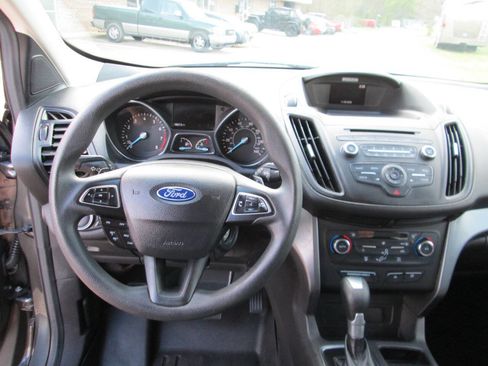 Used 2017 Ford Escape SE image 5