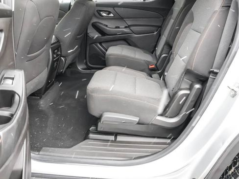 Used 2018 Chevrolet Traverse LT image 27