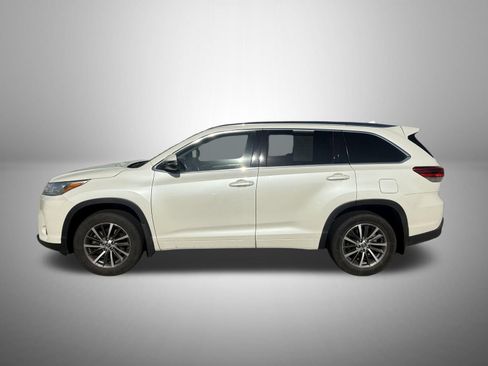 Used 2017 Toyota Highlander XLE AWD/4WD image 1