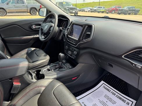 Used 2022 Jeep Cherokee Trailhawk w/ Comfort/Convenience Group image 16