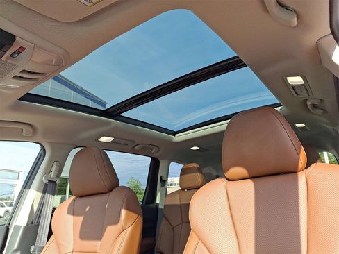 New 2025 Subaru Ascent Touring w/ Popular Package #2 image 9
