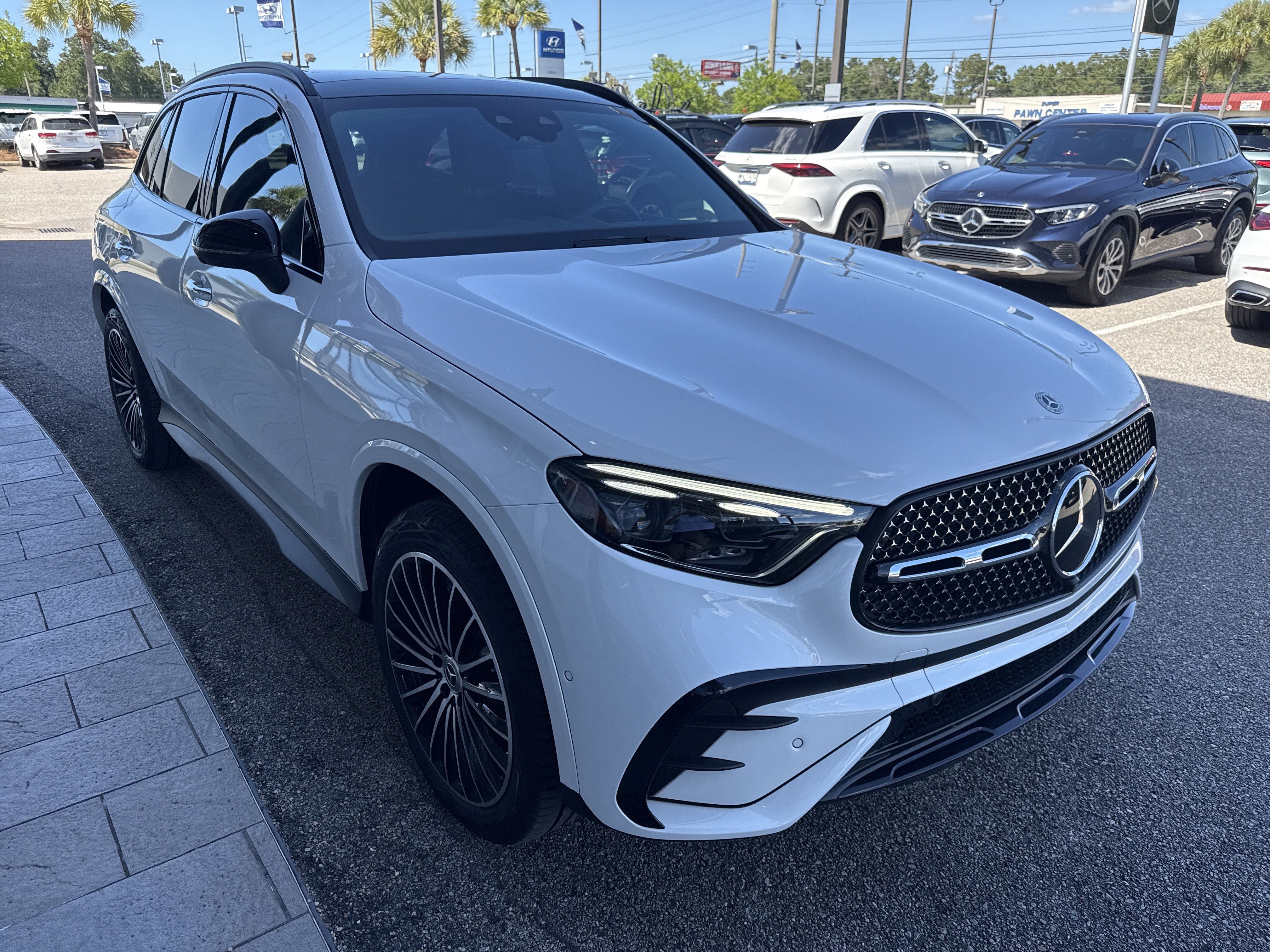 Used 2025 Mercedes-Benz GLC 300 4MATIC image 5