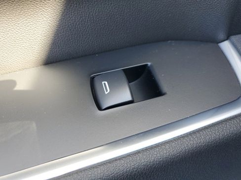 New 2026 GMC Sierra 1500 SLE image 13