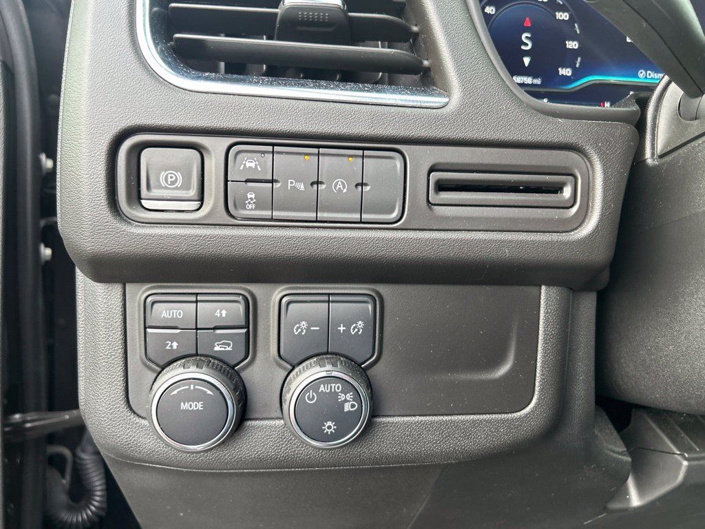 Used 2024 Chevrolet Suburban LT AWD/4WD image 19