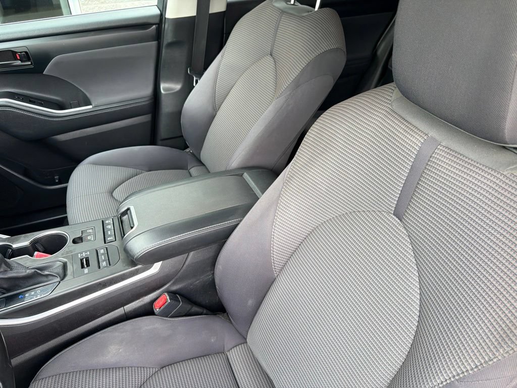 Used 2022 Toyota Highlander LE w/ Protection Package #3 (TMS) AWD/4WD image 10