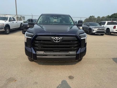 Used 2022 Toyota Tundra SR5 w/ SR5 Convenience Package AWD/4WD image 8