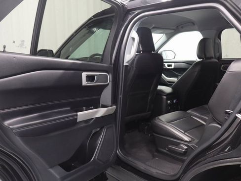 Used 2022 Ford Explorer XLT w/ Equipment Group 202A AWD/4WD image 13