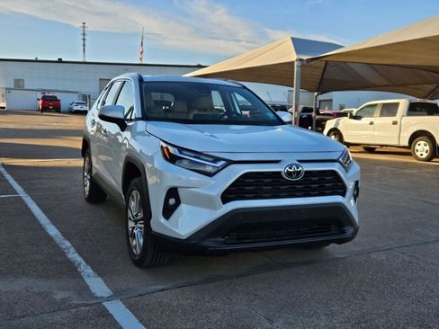 Used 2025 Toyota RAV4 XLE Premium image 3