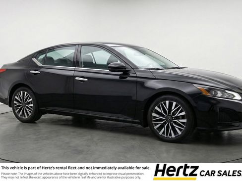 Used 2025 Nissan Altima 2.5 SV image 1