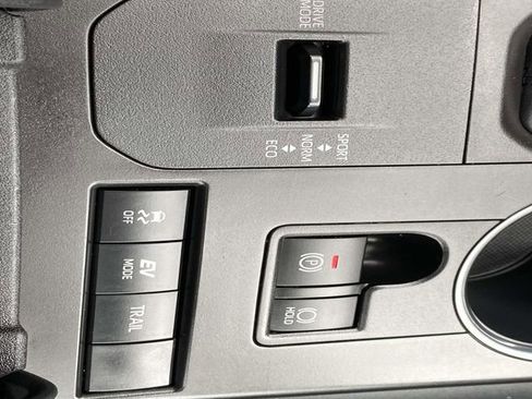 Used 2020 Toyota Highlander XLE image 9