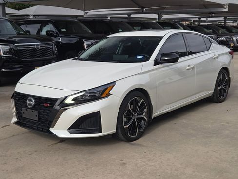 Certified 2023 Nissan Altima 2.5 SR w/ SR Premium Package FWD image 7