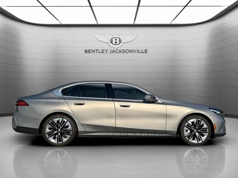 Used 2024 BMW 530i xDrive w/ Premium Package AWD/4WD image 8