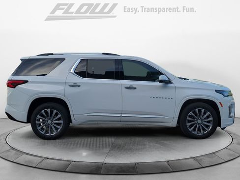 Used 2023 Chevrolet Traverse Premier FWD image 10