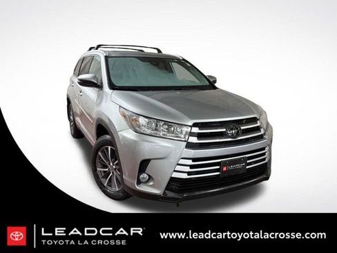 Used 2018 Toyota Highlander XLE image 1