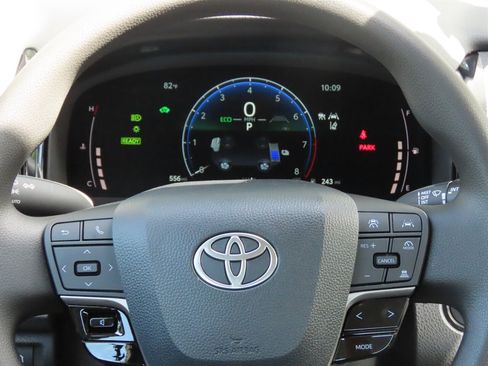 Used 2025 Toyota Camry LE FWD image 16