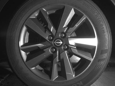 Used 2025 Nissan Versa SV image 14