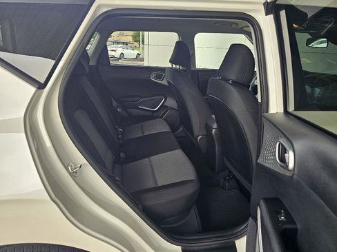 Used 2025 Kia Soul LX w/ LX Technology Package FWD image 14