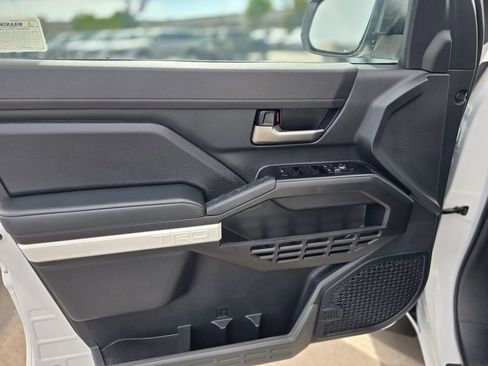 Used 2024 Toyota Tacoma TRD Sport w/ TRD Sport Upgrade Package image 18