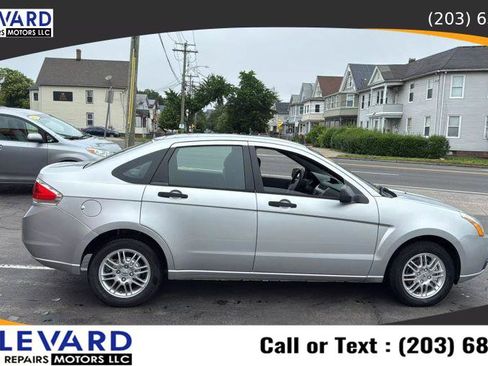 Used 2010 Ford Focus SE image 8