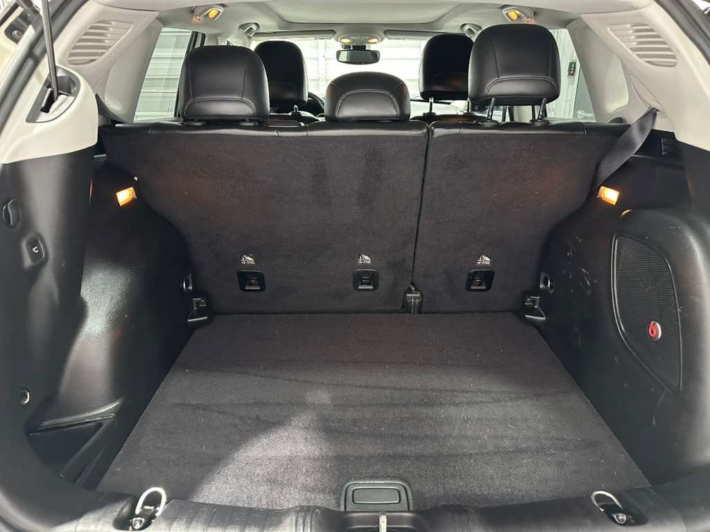 Used 2018 Jeep Compass Latitude w/ Popular Equipment Group FWD image 4
