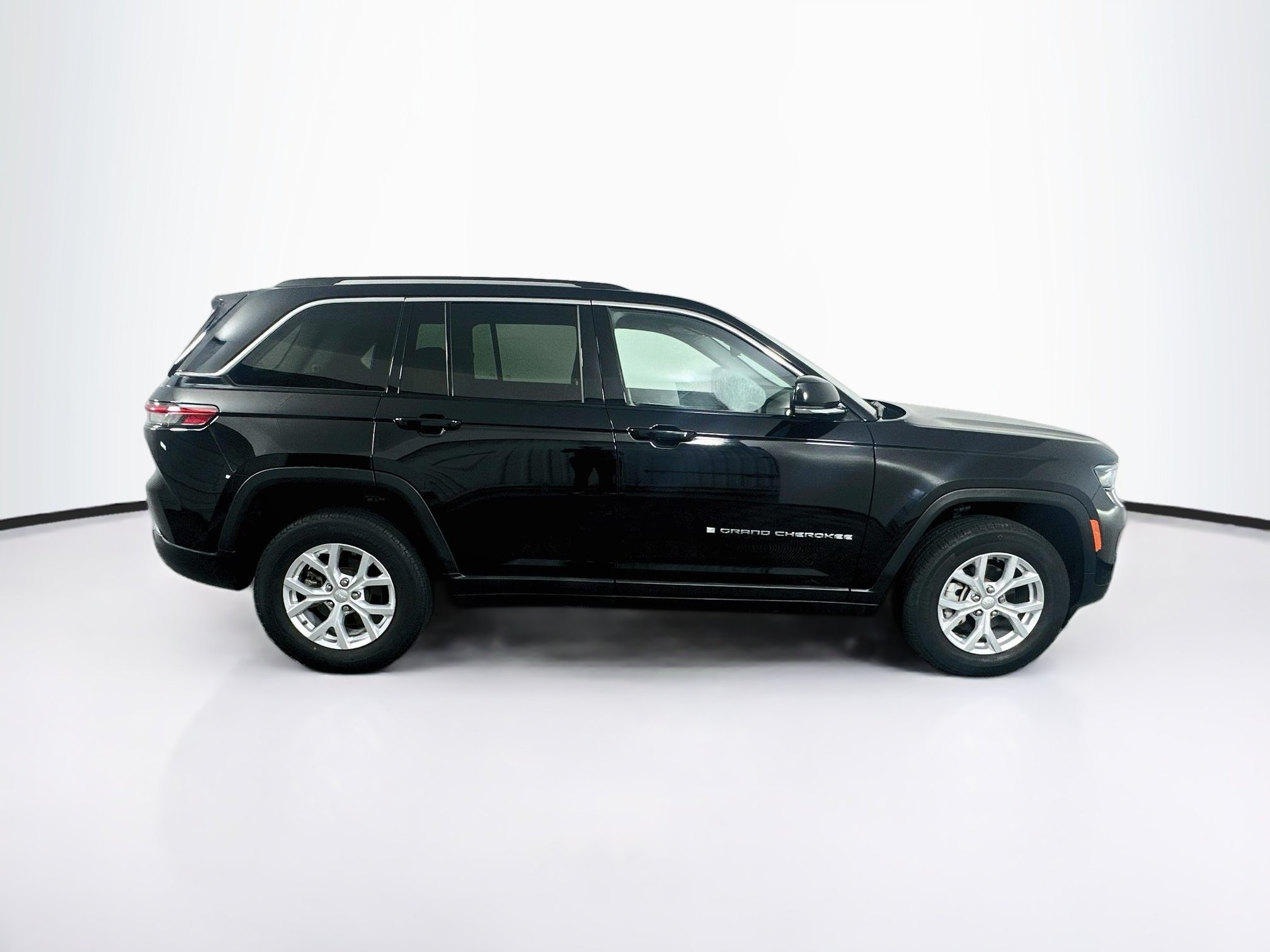 Used 2023 Jeep Grand Cherokee Limited RWD image 10