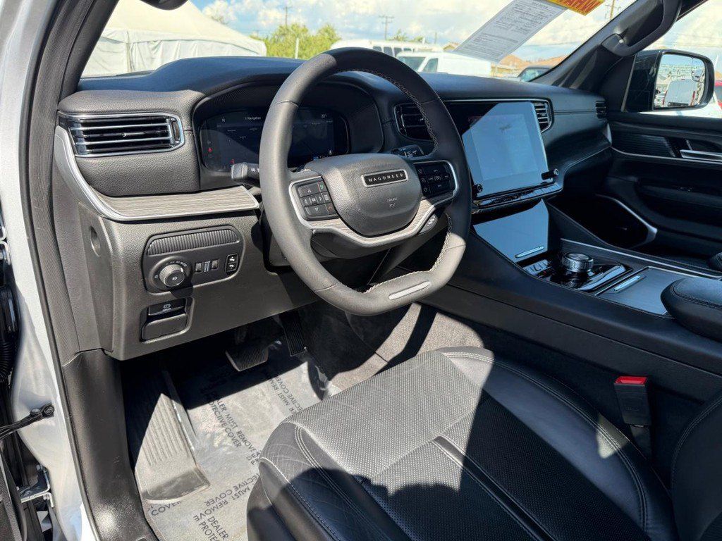 Used 2024 Jeep Wagoneer Series II w/ Flexible Seating Group RWD image 16