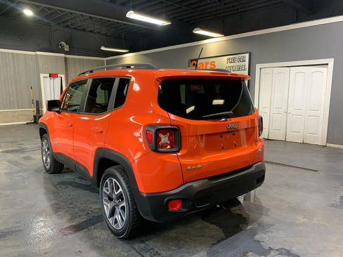 Used 2016 Jeep Renegade Latitude w/ Popular Equipment Group AWD/4WD image 4