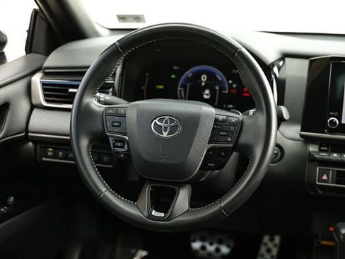 Used 2025 Toyota Camry SE FWD image 27