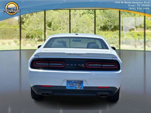 Used 2015 Dodge Challenger SXT RWD image 18