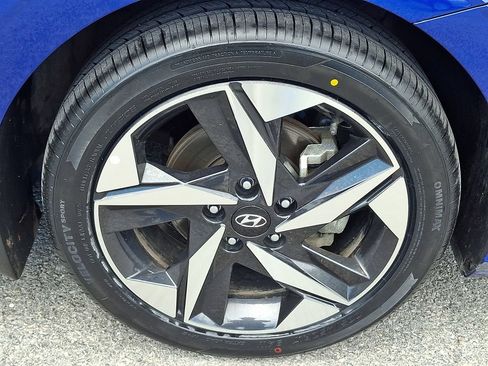 Used 2023 Hyundai Elantra Limited FWD image 11